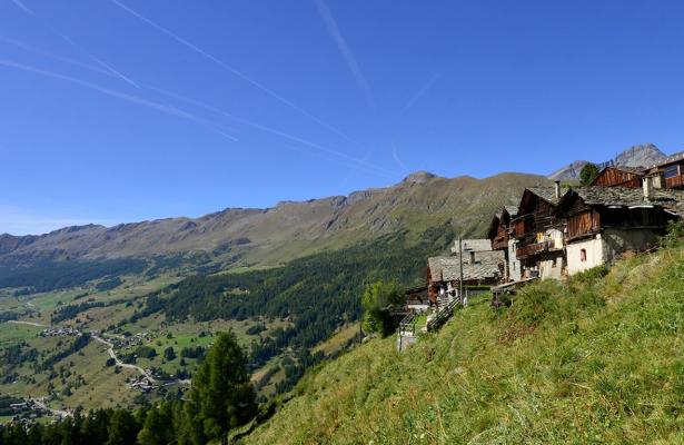 abc-vacanze en summer-2022-in-monterosa-ski-lifts-open-in-val-d-ayas 025